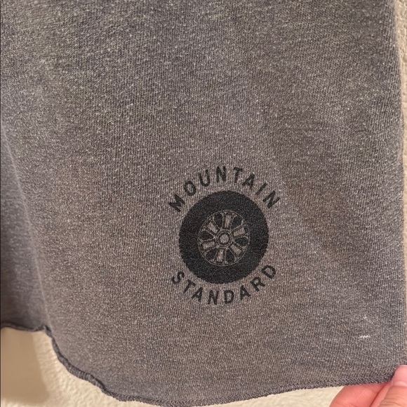 Men’s Mountain Standard Shirt, Size XL, Used - Picture 5 of 5